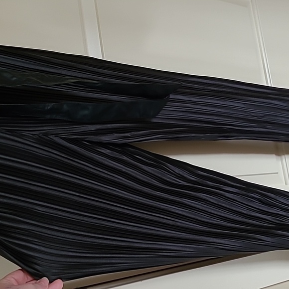 DKNY Pleated Jersey and Faux Leather-Trim Jumpsuit - Picture 4 of 8